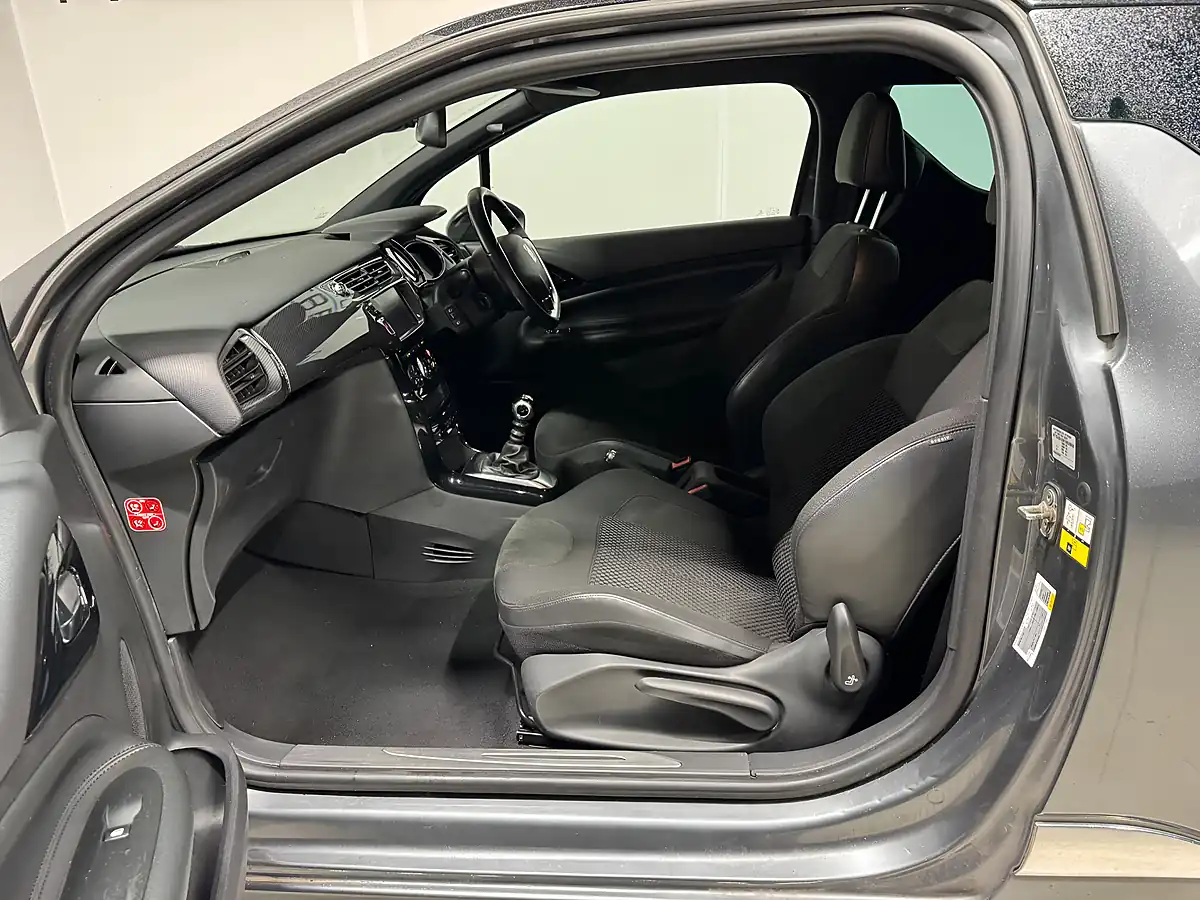 Used 2015 DS Automobiles DS 3 Dsport Grey - Interior and Exterior details 8