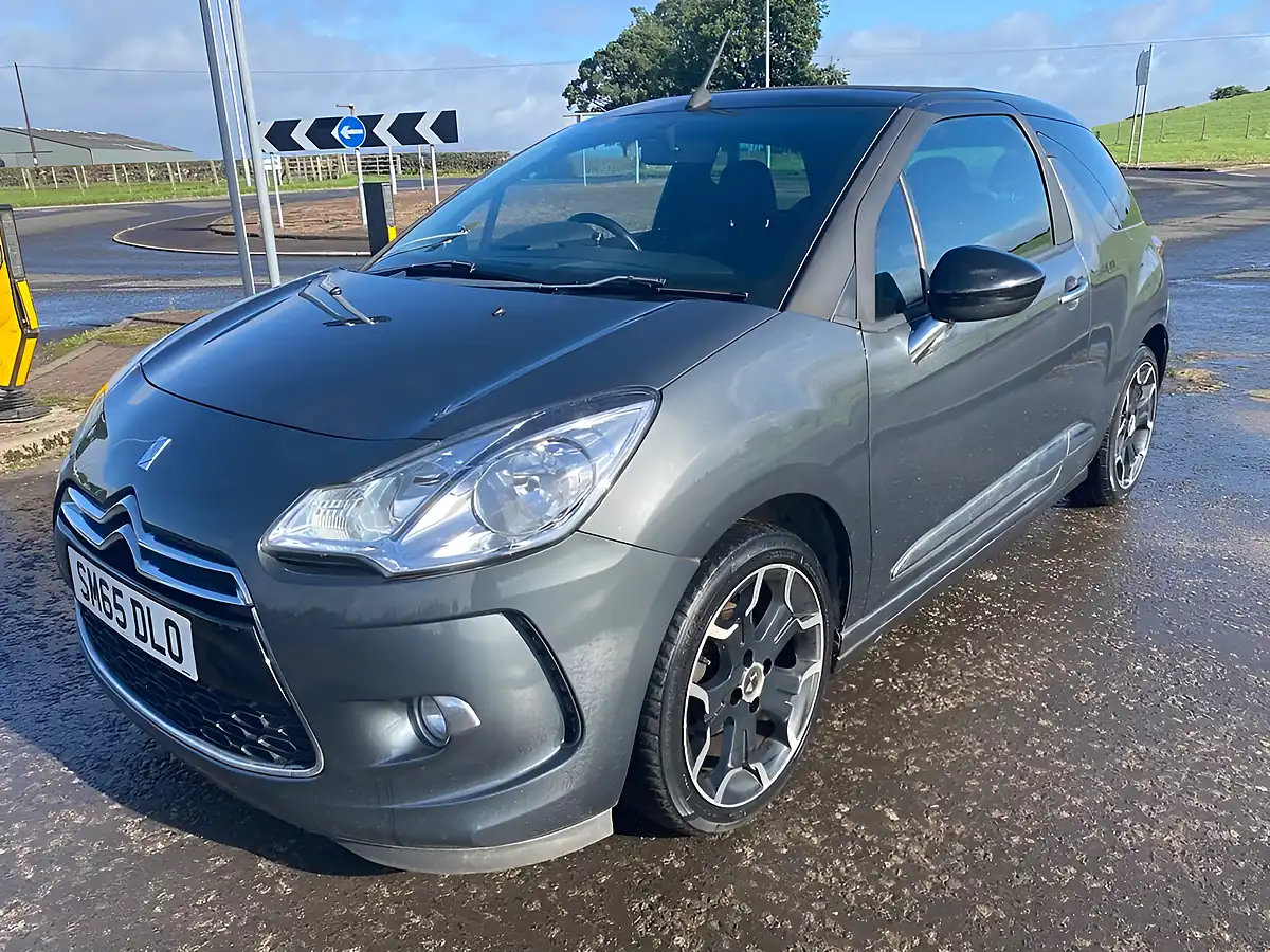 Used 2015 DS Automobiles DS 3 Dstyle Grey - Interior and Exterior details 12