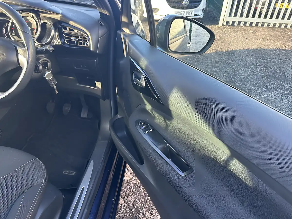 Used 2015 DS Automobiles DS 3 Dstyle Nav Blue - Interior and Exterior details 15