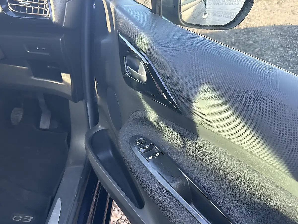 Used 2015 DS Automobiles DS 3 Dstyle Nav Blue - Interior and Exterior details 16