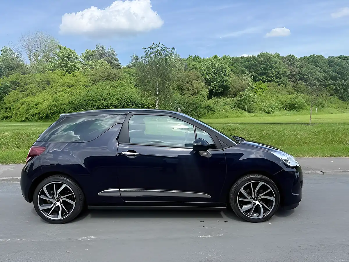 Used 2015 DS Automobiles DS 3 Dstyle Nav Blue - Front View