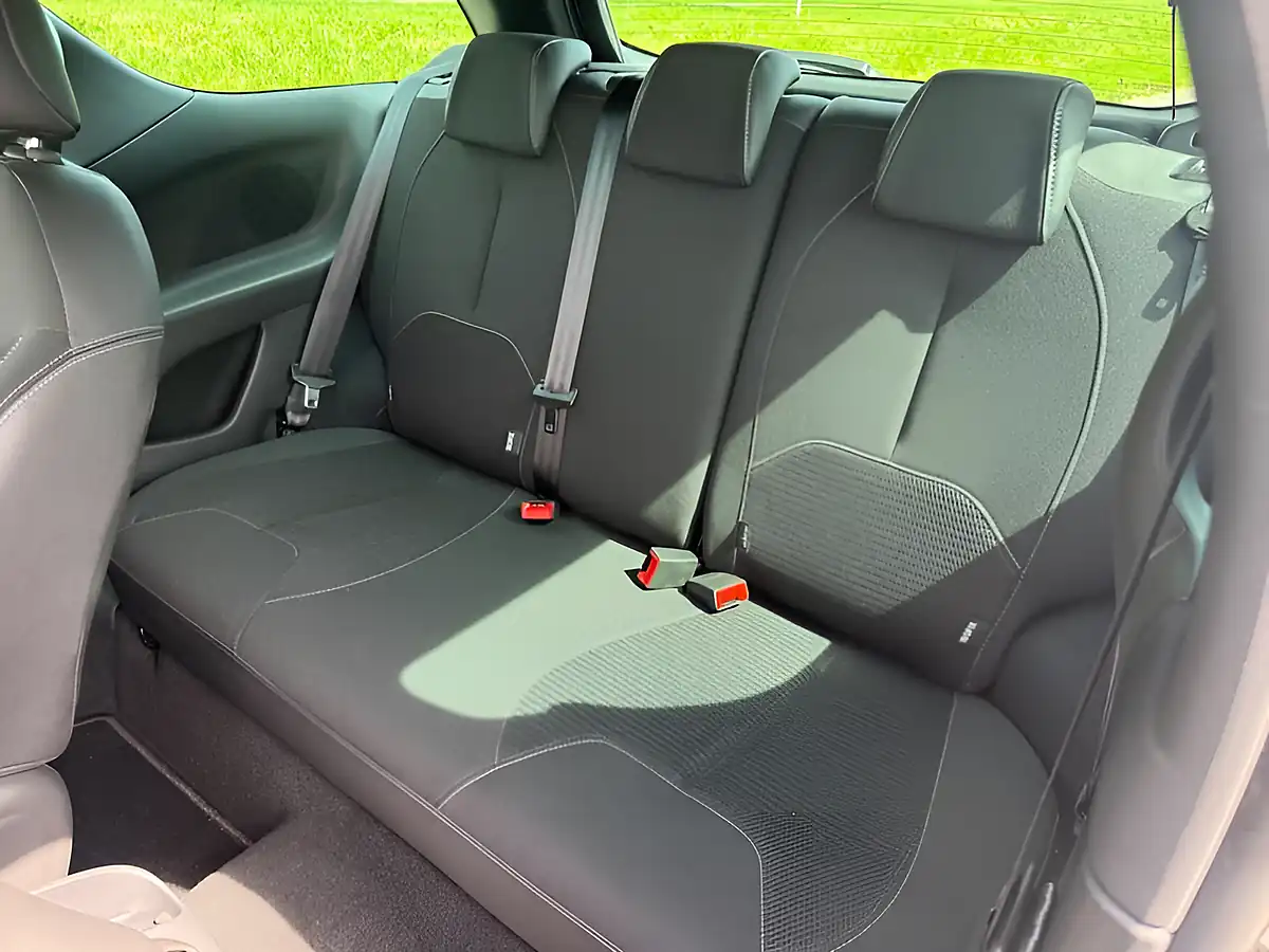 Used 2015 DS Automobiles DS 3 Dstyle Nav Blue - Interior and Exterior details 11