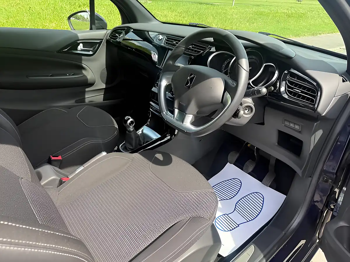 Used 2015 DS Automobiles DS 3 Dstyle Nav Blue - Interior and Exterior details 15