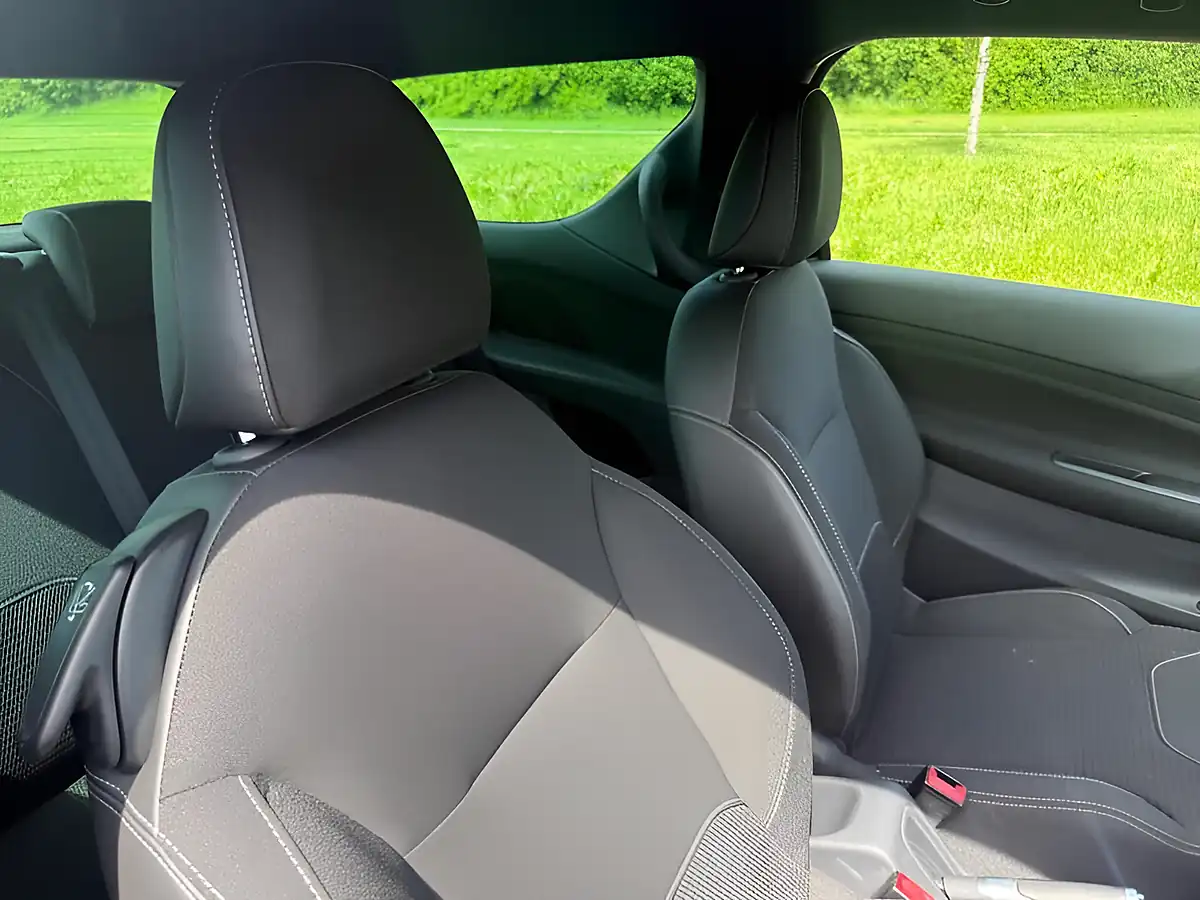 Used 2015 DS Automobiles DS 3 Dstyle Nav Blue - Interior and Exterior details 17