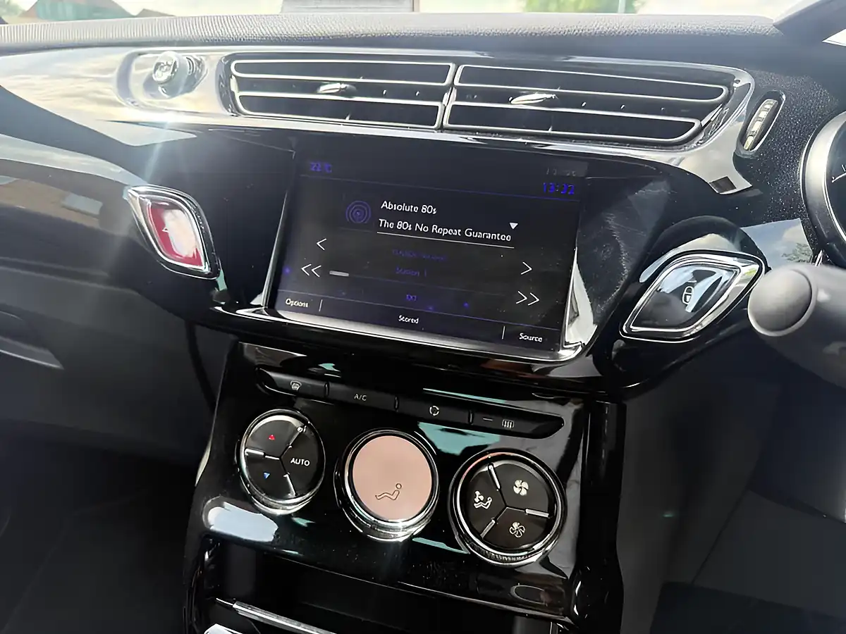 Used 2015 DS Automobiles DS 3 Dstyle Nav Blue - Interior and Exterior details 20