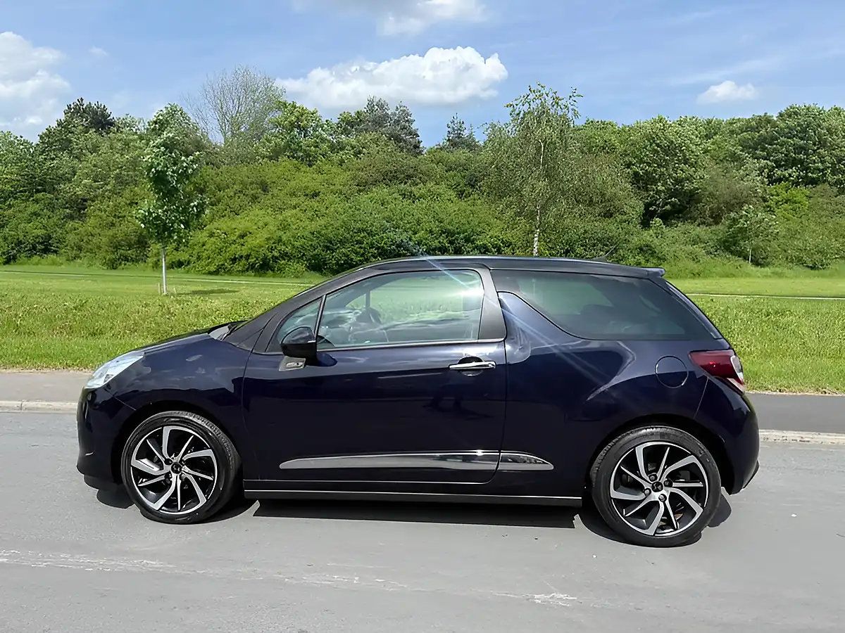 Used 2015 DS Automobiles DS 3 Dstyle Nav Blue - Interior and Exterior details 4