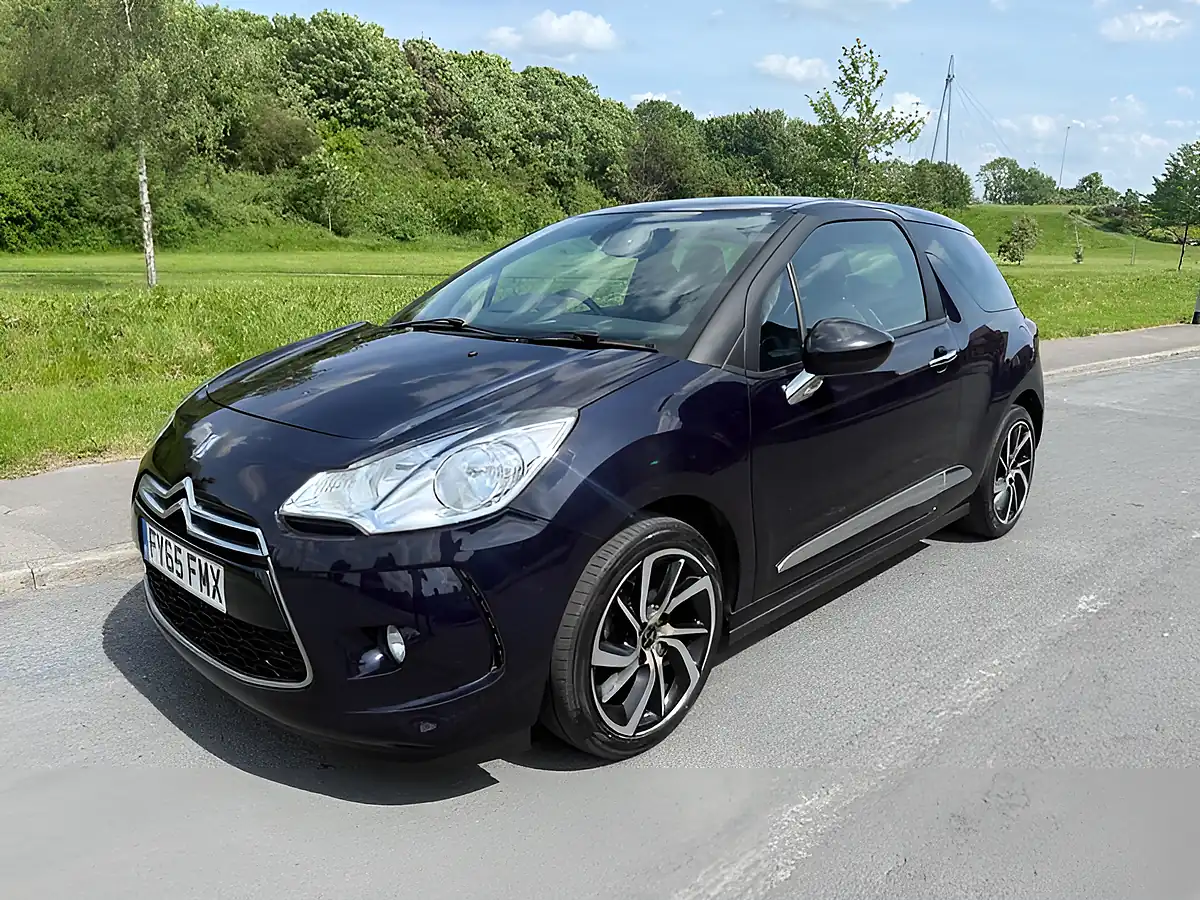 Used 2015 DS Automobiles DS 3 Dstyle Nav Blue - Interior and Exterior details 5
