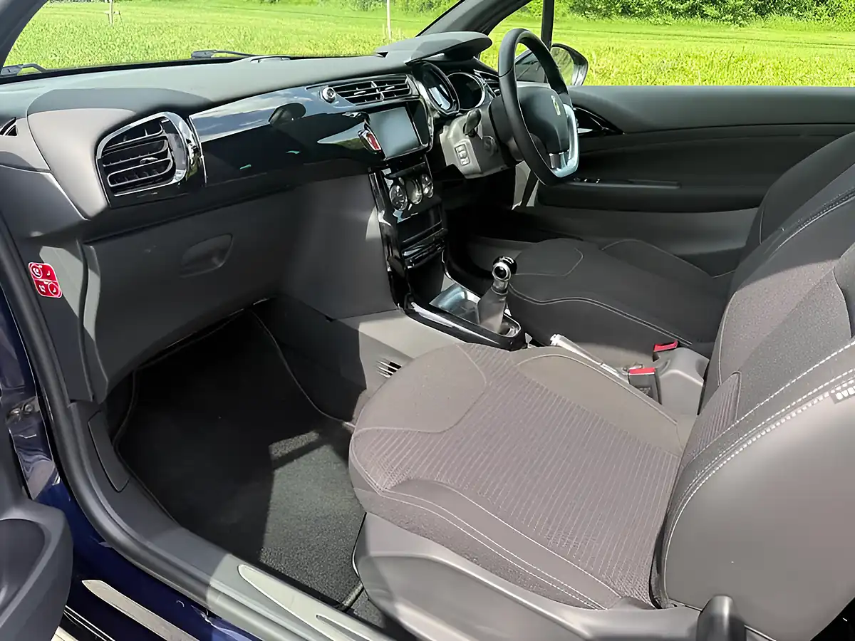 Used 2015 DS Automobiles DS 3 Dstyle Nav Blue - Interior and Exterior details 7