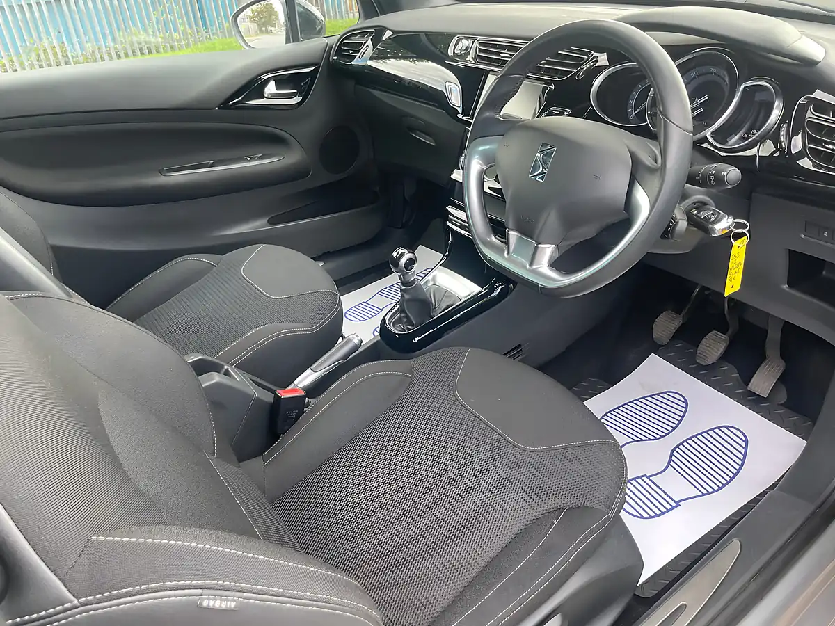 Used 2015 DS Automobiles DS 3 Dstyle Silver - Interior and Exterior details 10