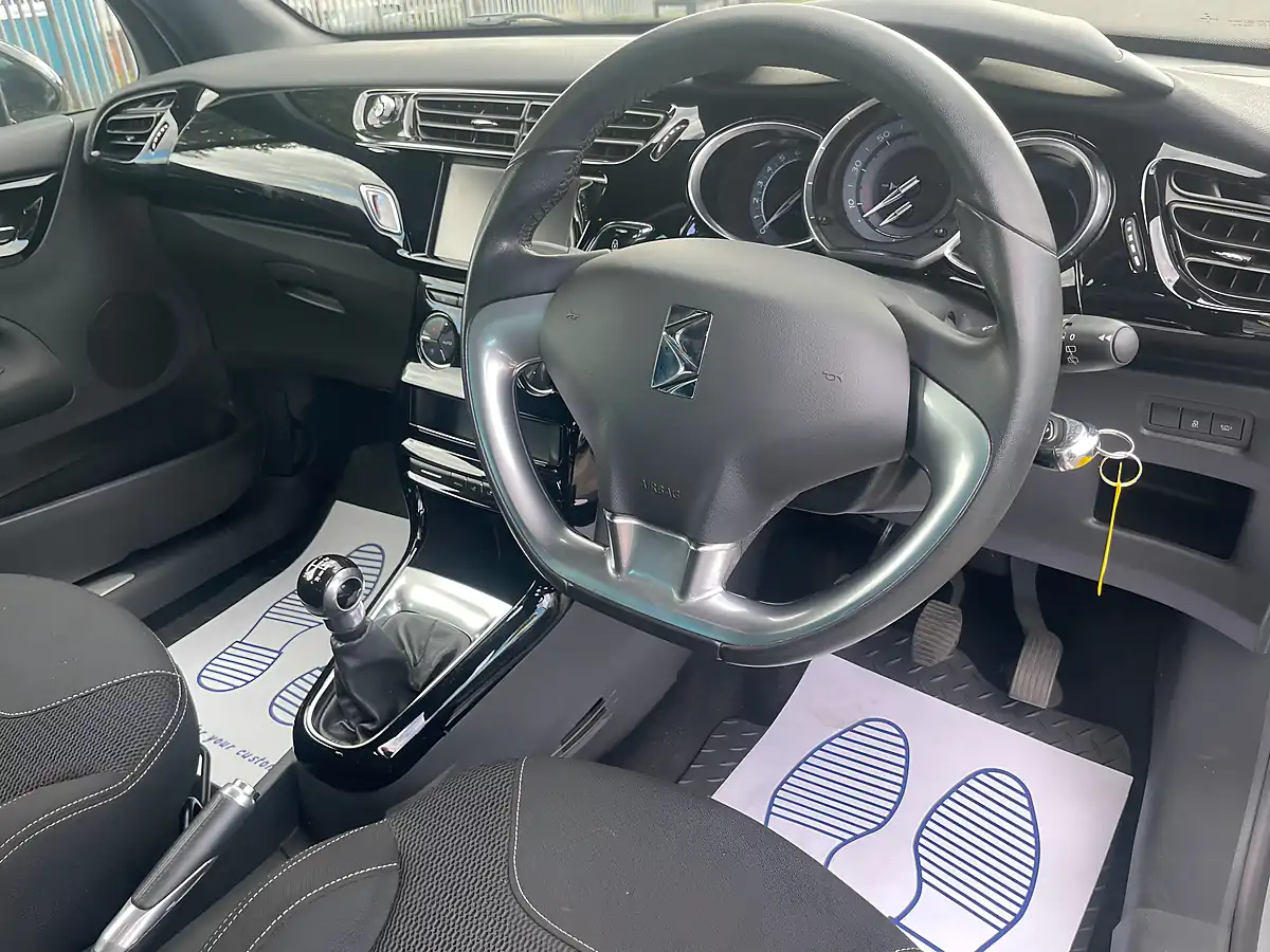 Used 2015 DS Automobiles DS 3 Dstyle Silver - Interior and Exterior details 12