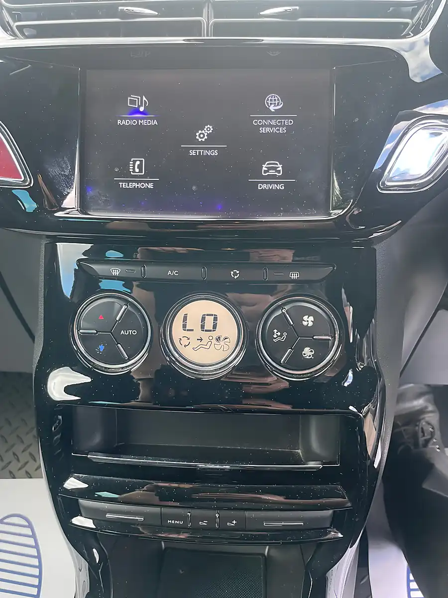 Used 2015 DS Automobiles DS 3 Dstyle Silver - Interior and Exterior details 15