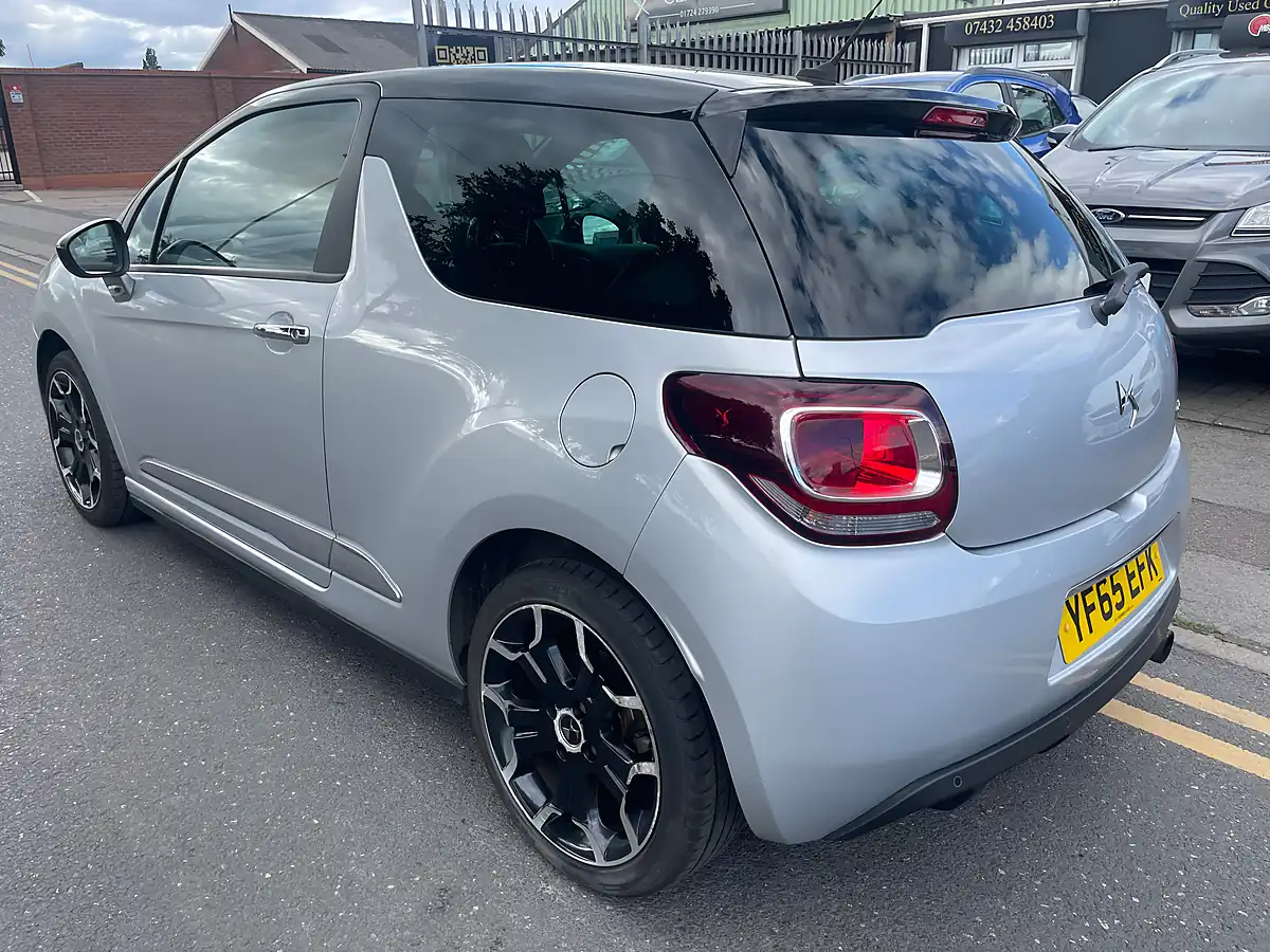Used 2015 DS Automobiles DS 3 Dstyle Silver - Interior and Exterior details 3