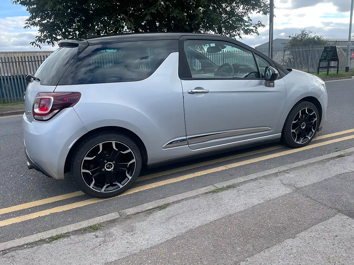Used 2015 DS Automobiles DS 3 Dstyle Silver - Interior and Exterior details 6