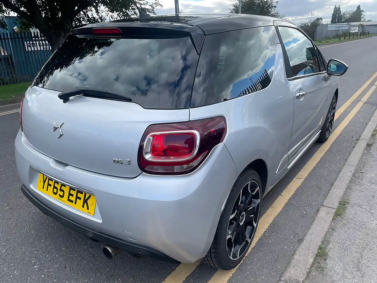 Used 2015 DS Automobiles DS 3 Dstyle Silver - Interior and Exterior details 7