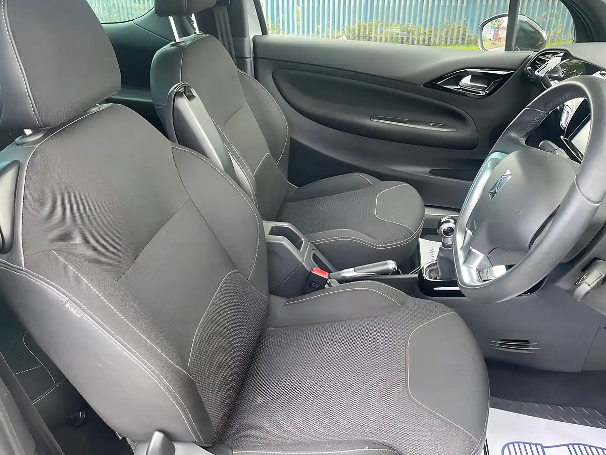 Used 2015 DS Automobiles DS 3 Dstyle Silver - Interior and Exterior details 9