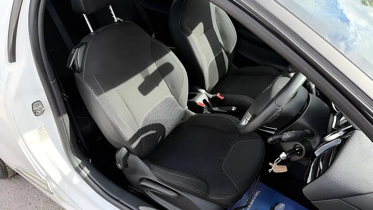 Used 2015 DS Automobiles DS 3 Dstyle White - Interior and Exterior details 14