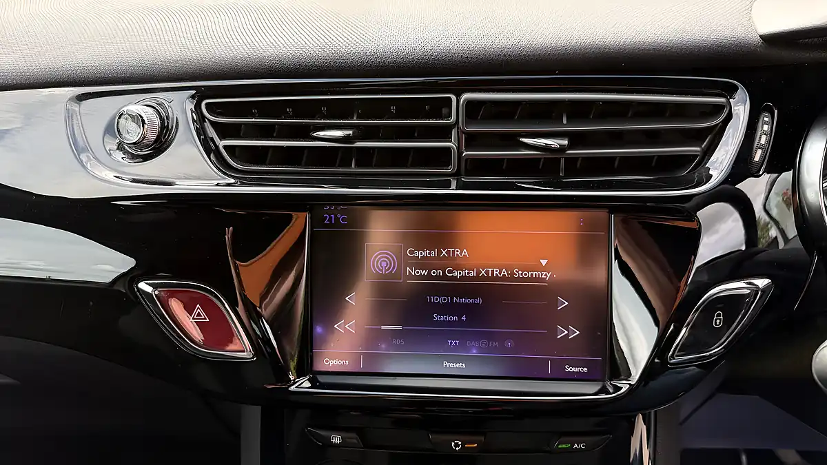 Used 2015 DS Automobiles DS 3 Dstyle White - Interior and Exterior details 20