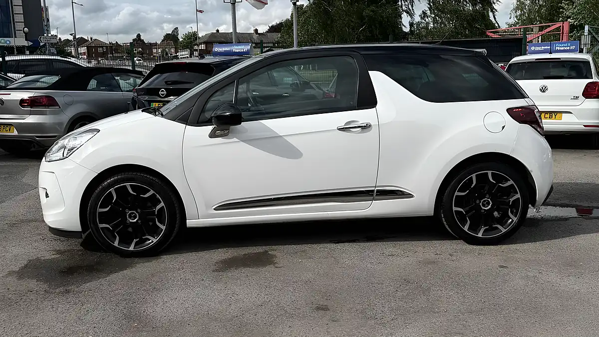 Used 2015 DS Automobiles DS 3 Dstyle White - Interior and Exterior details 6