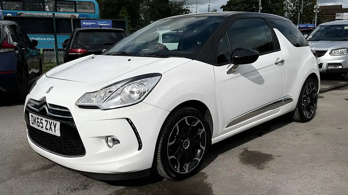 Used 2015 DS Automobiles DS 3 Dstyle White - Interior and Exterior details 7