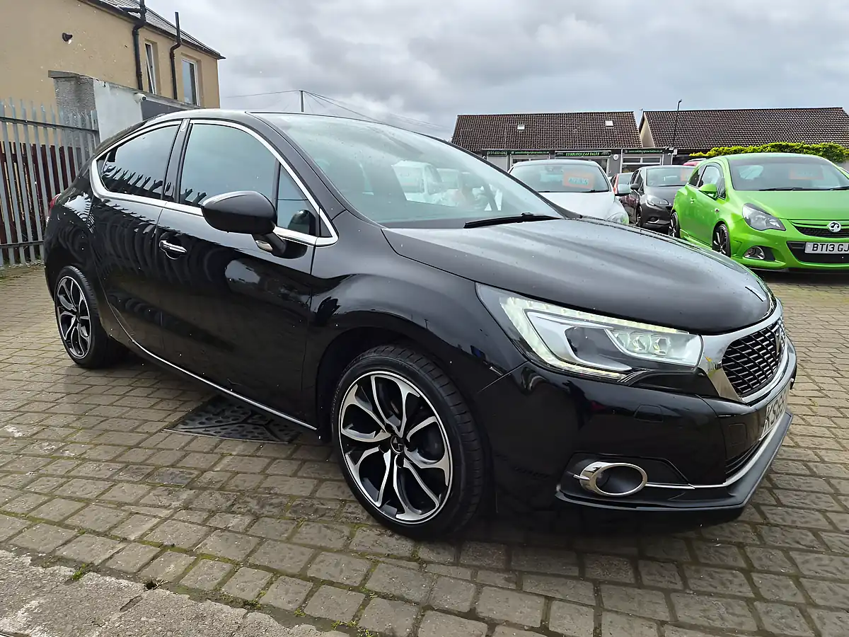 Used 2015 DS Automobiles DS 4 Prestige Black - Front View