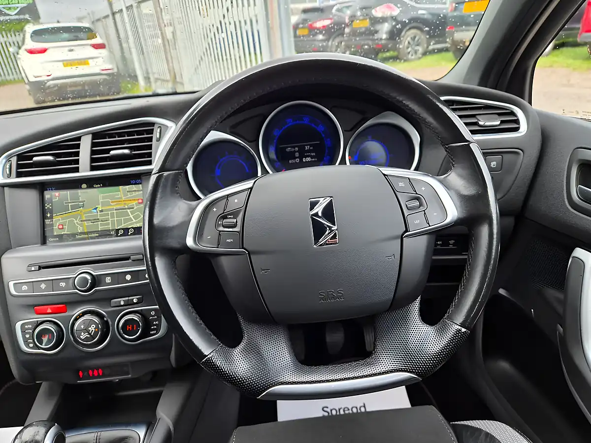 Used 2015 DS Automobiles DS 4 Prestige Black - Interior and Exterior details 10
