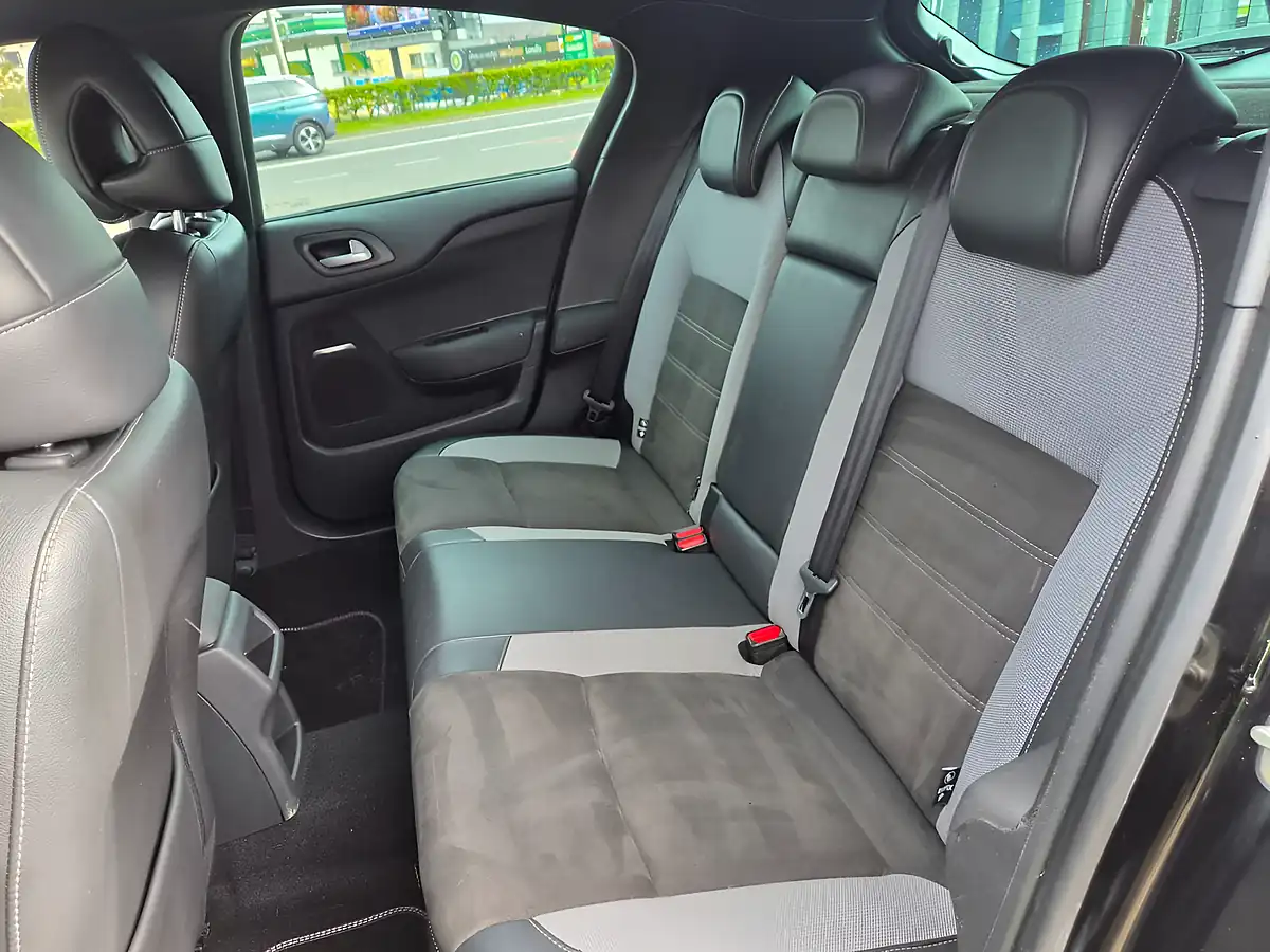 Used 2015 DS Automobiles DS 4 Prestige Black - Interior and Exterior details 16