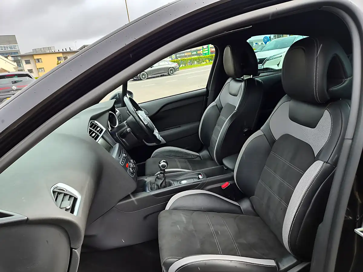 Used 2015 DS Automobiles DS 4 Prestige Black - Interior and Exterior details 17