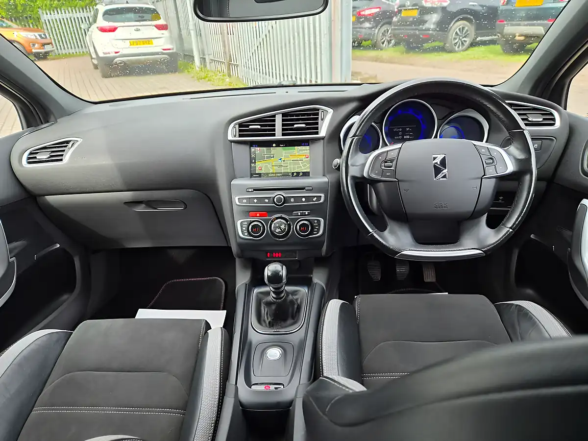 Used 2015 DS Automobiles DS 4 Prestige Black - Interior and Exterior details 9