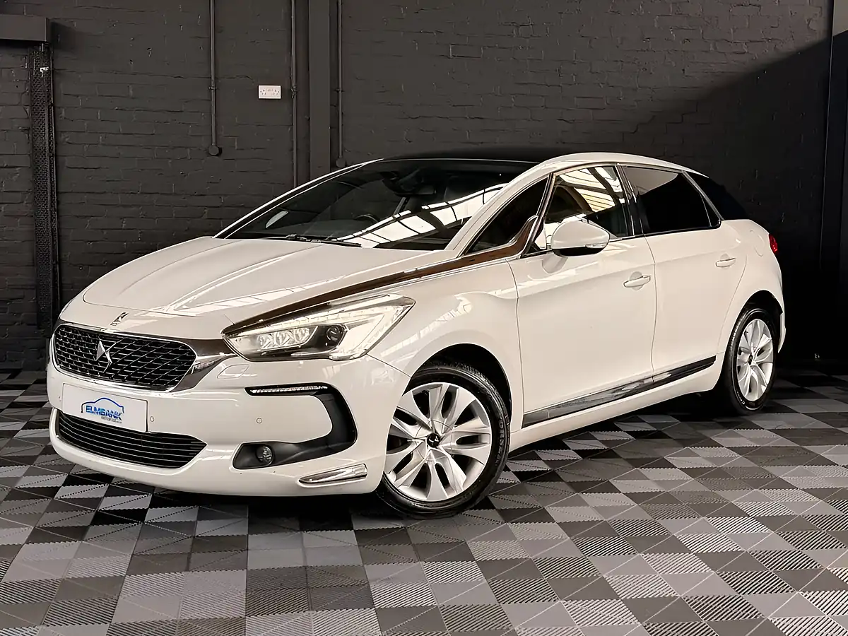 Used 2015 DS Automobiles DS 5 Elegance Pearl White - Front View