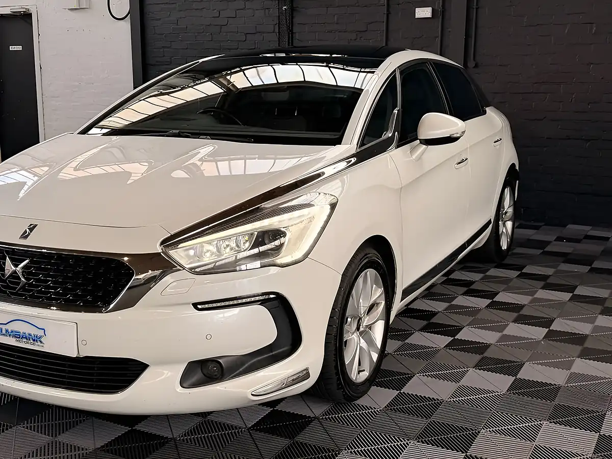 Used 2015 DS Automobiles DS 5 Elegance Pearl White - Interior and Exterior details 12