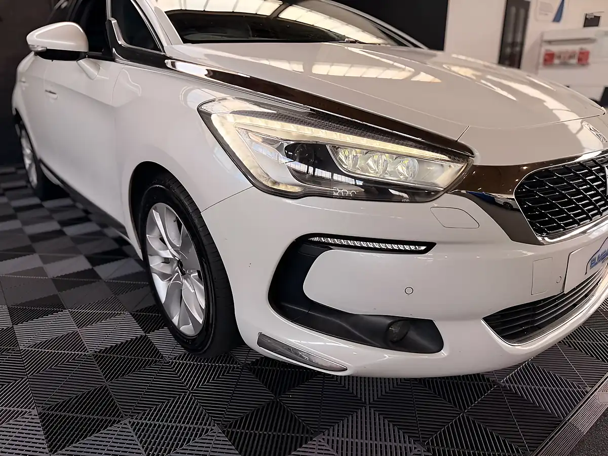 Used 2015 DS Automobiles DS 5 Elegance Pearl White - Interior and Exterior details 13