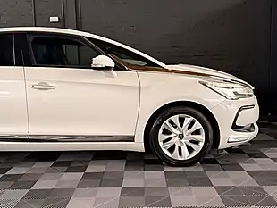 Used 2015 DS Automobiles DS 5 Elegance Pearl White - Interior and Exterior details 15