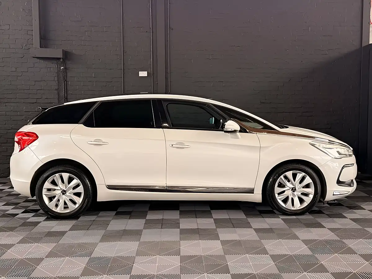 Used 2015 DS Automobiles DS 5 Elegance Pearl White - Interior and Exterior details 16