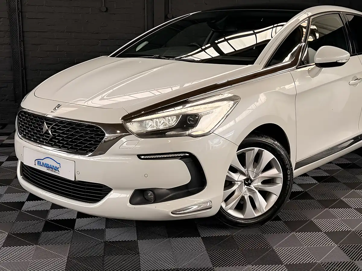 Used 2015 DS Automobiles DS 5 Elegance Pearl White - Interior and Exterior details 2