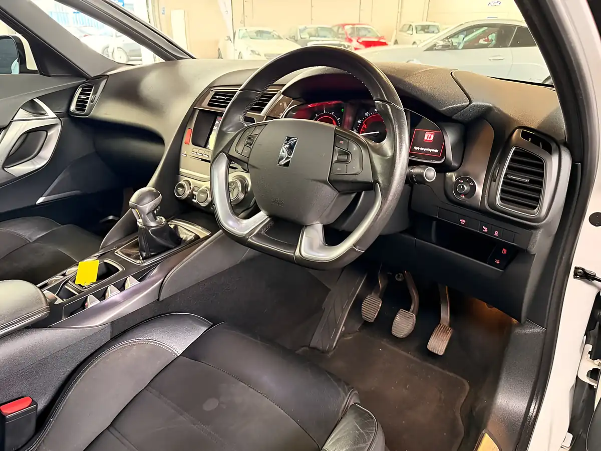 Used 2015 DS Automobiles DS 5 Elegance Pearl White - Interior and Exterior details 9