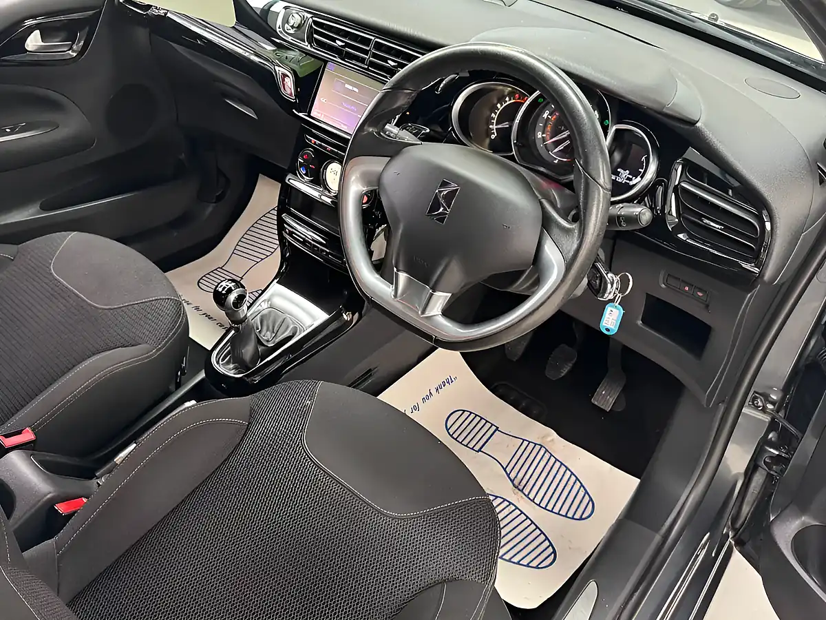 Used 2015 DS DS 3 Dstyle Nav Grey - Interior and Exterior details 3