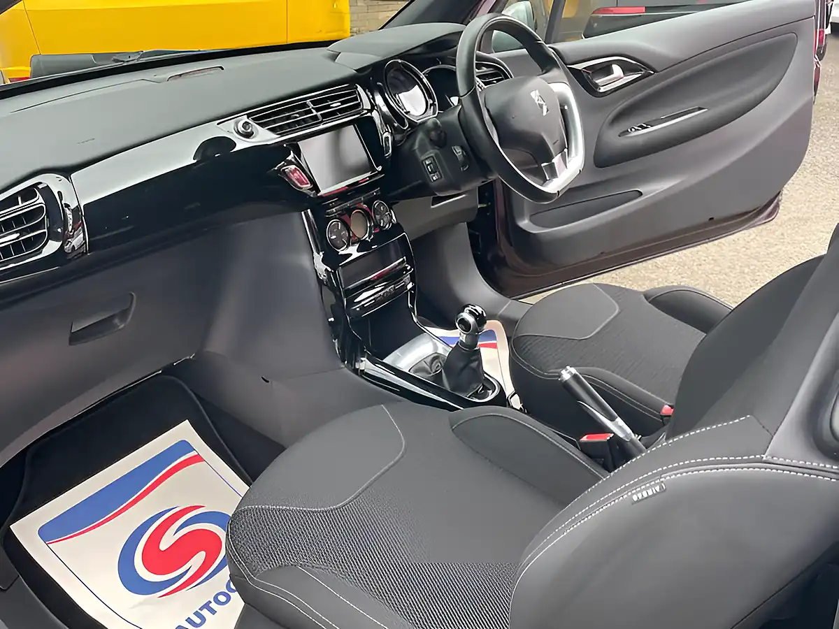 Used 2015 DS DS 3 Dstyle Nav Purple - Interior and Exterior details 16