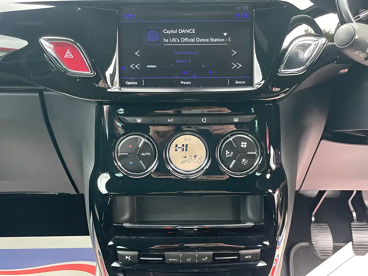 Used 2015 DS DS 3 Dstyle Nav Purple - Interior and Exterior details 17