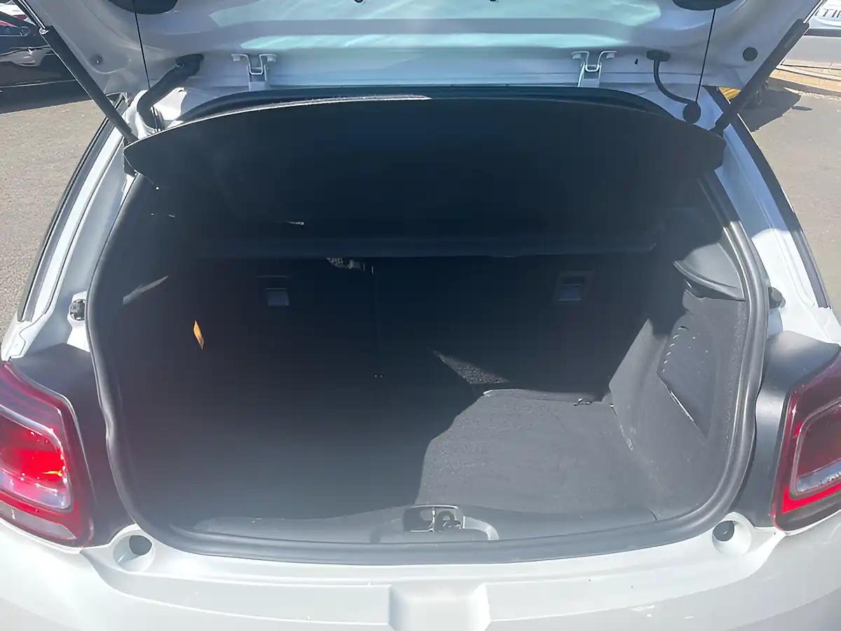 Used 2015 DS DS 3 Dstyle Nav White - Interior and Exterior details 16