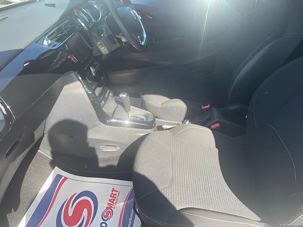 Used 2015 DS DS 3 Dstyle Nav White - Interior and Exterior details 17