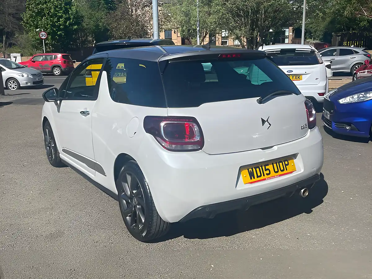 Used 2015 DS DS 3 Dstyle Nav White - Interior and Exterior details 6