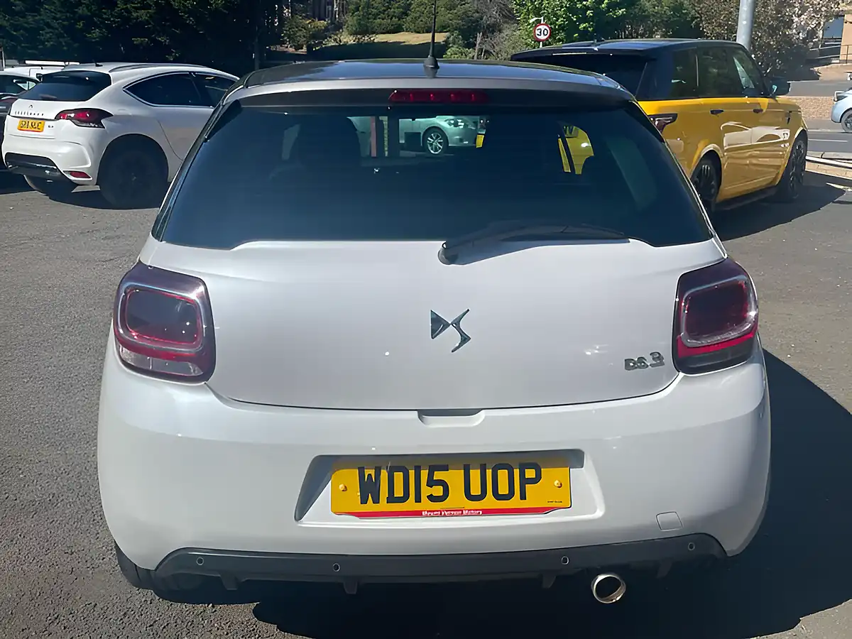 Used 2015 DS DS 3 Dstyle Nav White - Interior and Exterior details 7