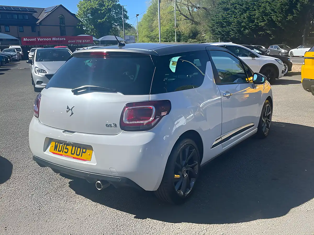 Used 2015 DS DS 3 Dstyle Nav White - Interior and Exterior details 8