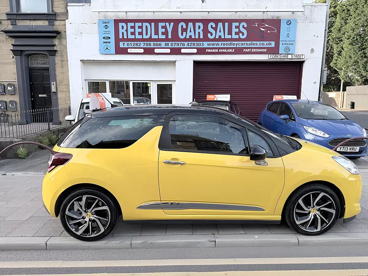 Used 2015 DS DS 3 Dstyle Nav Yellow - Front View