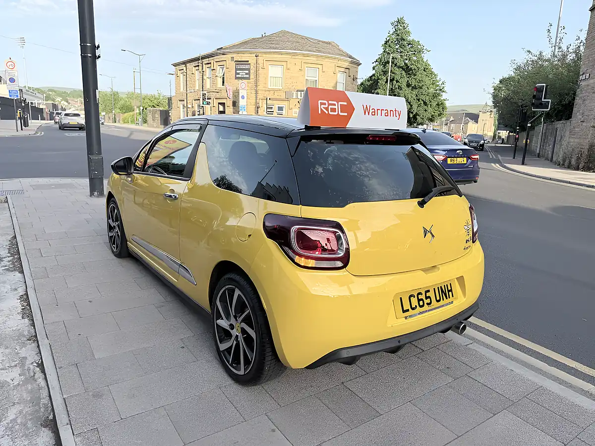 Used 2015 DS DS 3 Dstyle Nav Yellow - Interior and Exterior details 10
