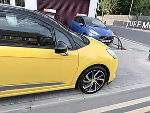 Used 2015 DS DS 3 Dstyle Nav Yellow - Interior and Exterior details 13