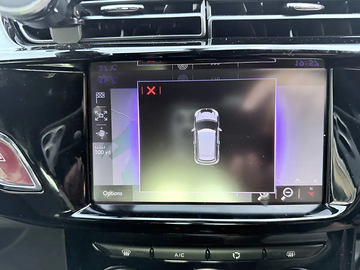 Used 2015 DS DS 3 Dstyle Nav Yellow - Interior and Exterior details 18