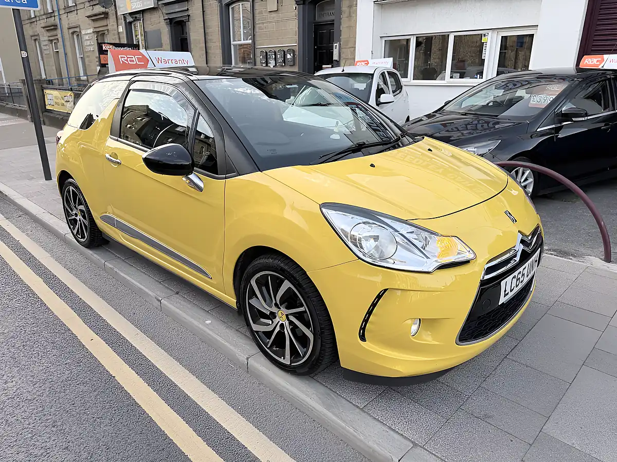 Used 2015 DS DS 3 Dstyle Nav Yellow - Interior and Exterior details 2