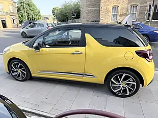 Used 2015 DS DS 3 Dstyle Nav Yellow - Interior and Exterior details 6