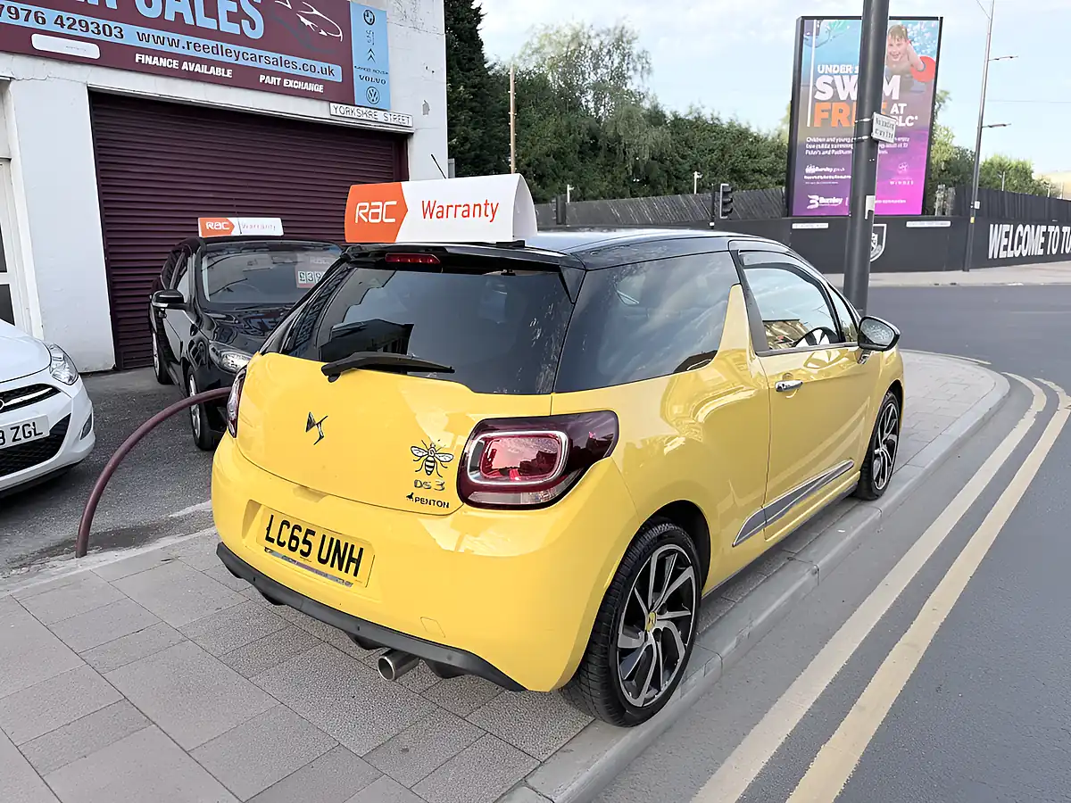 Used 2015 DS DS 3 Dstyle Nav Yellow - Interior and Exterior details 8